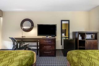 Econo Lodge - Brunswick - 5