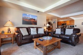 Torian Plum Plaza 508 - 9