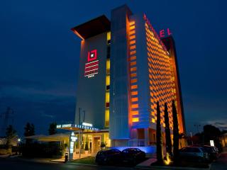 Breaking Business Hotel - 2