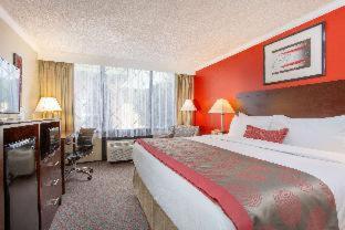 Ramada Hotel & Conference Center by Wyndham Lewiston - 5