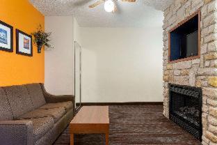 Comfort Suites Stevensville - St Joseph - 1