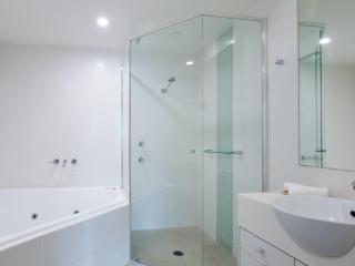 Pacific Blue 245-265 Sandy Point Rd - Dual Key Access, air conditioned unit with resort facilities and linen supplied - Salamander Bay - 7