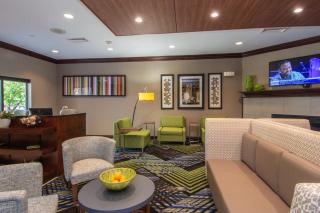 Holiday Inn Express and Suites Springfield Medical District by IHG - Springfield - 2