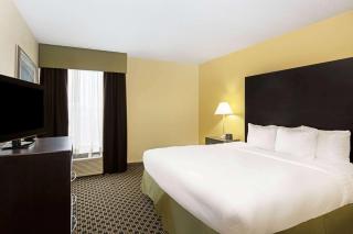 La Quinta by Wyndham Salina - Salina - 1