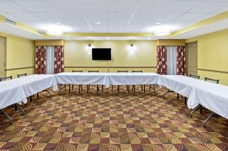 La Quinta by Wyndham Salina - Salina - 2