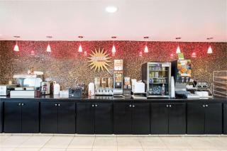 La Quinta by Wyndham Salina - Salina - 9