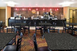 La Quinta by Wyndham Salina - 7