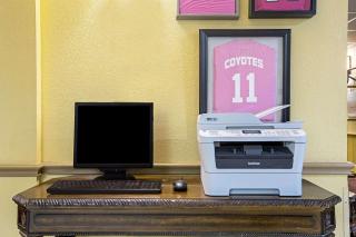 La Quinta by Wyndham Salina - 6