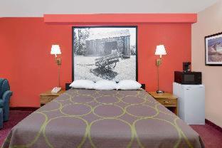 Super 8 by Wyndham Mound City - 2