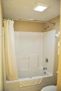 Americas Best Value Inn & Suites St Clairsville Wheeling - Saint Clairsville - 6