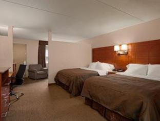 Ramada by Wyndham Rockville Centre - 6