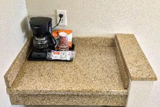 Comfort Inn and Suites Yuma I-8 - Yuma - 8
