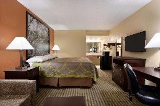 Super 8 by Wyndham Ruston - 5