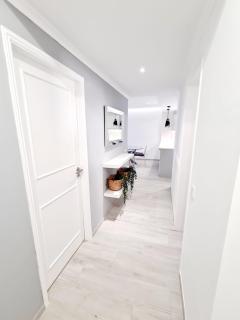 Central and New Fancy 2 Bedroom Apart.w/ 2 Wc - 2