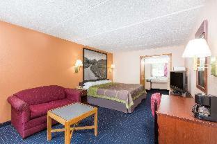 Super 8 by Wyndham Black Mountain - 4