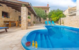 Holiday house with pool and whirlpool Sara - Betina - 5