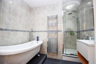 Spacious 3 bedroom Beachfront property with amazing sea views! - Portsmouth - 6
