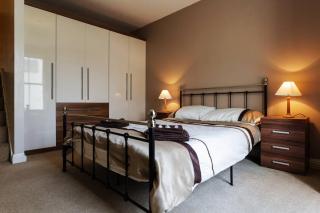 Spacious 3 bedroom Beachfront property with amazing sea views! - Portsmouth - 4