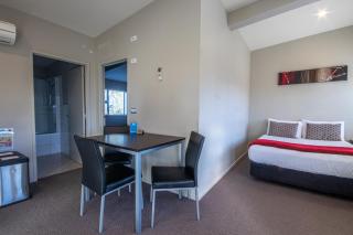 Amity Court Motel - Stratford - 3