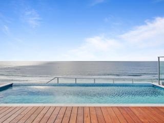 Ocean Views Apartment with Rooftop Pool - CoastHM - 8