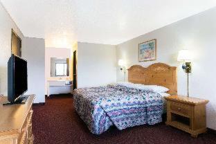 Super 8 by Wyndham Evanston - Evanston - 3