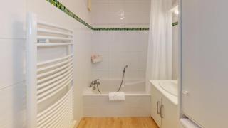 Hallesgare 1 free parking - 1