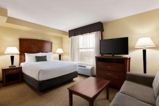 Days Inn & Suites by Wyndham Sherwood Park Edmonton - 1