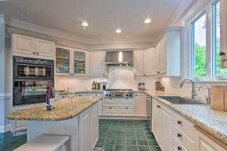 Spacious Elk Mountain Sanctuary with Deck and Views! - Asheville - 2