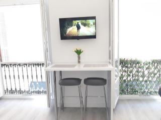 Stay Home & Away in the Heart of Historic Town of Malaga - 7