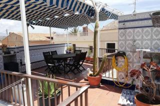 Casa con terraza/Confortable house with terrace - Aigues - 0