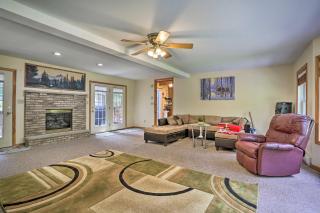 5 Mi to Camelback Henryville Home with Hot Tub! - Henryville - 2