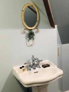 The Victorian on Main - 8