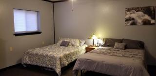 Becker's Private Studio 2 Queen Beds, 1 Futon with a Great Back Yard! - Auburn - 7