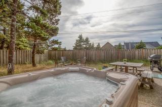 Beach Pine House - Meredith Lodging - Pacific City - 0
