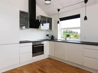Spacious Retreat with Whirlpool - By Traum Ferienwohnungen - Hadsund - 5