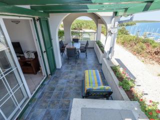 Holiday House in a quiet area,covered terrace - Veli Rat - 8