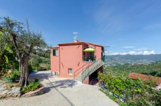 ALLA CASA ROSA RAPALLO, Peaceful Multiple Apartment Surrounded by Greenery with Free Parking, WiFi & Air Conditioning, Welcome kit Priority with Prosecco - 1