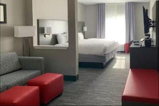 Comfort Inn & Suites - 7