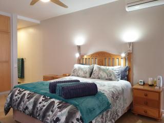 24 Gordonia, Sleeps 7, Beach Front condo - Load-shedding friendly with Solar Power and battery backup - Gordonʼs Bay - 6