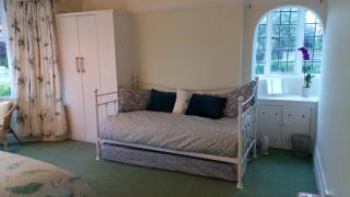 Seawinds Holiday Apartment, dog-friendly - Llandrillo-yn-Rhôs - 3