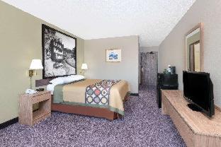 Super 8 by Wyndham Winner SD - 1