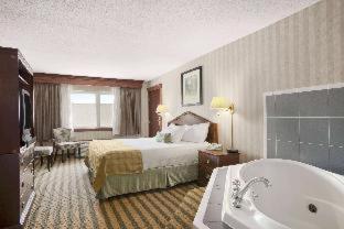 Ramada by Wyndham Saginaw Hotel & Suites - Saginaw - 2