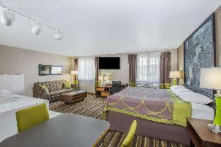 Super 8 by Wyndham Brookings - Brookings - 6