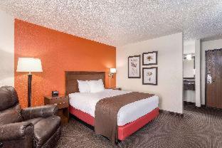 AmericInn by Wyndham Monroe - Monroe - 1