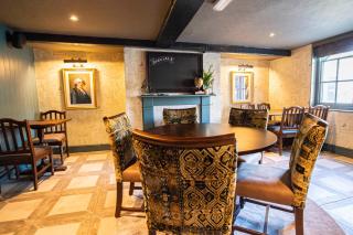 Kings Arms Hotel - 4