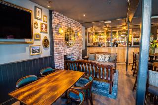 Kings Arms Hotel - 1