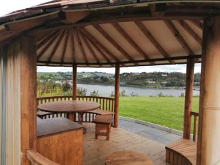 Marina views, Kinsale, Hosted by Exquisite holiday homes, sleeps 20 - Kinsale - 3