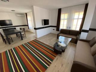 Апартхотел "Старият Град" в етнографски комплекс - 1