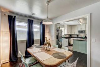Vals Eclectic Classen Cottage - Oklahoma City - 2