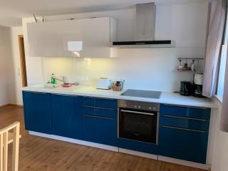 Monteurwohnung, 4 Schlafzimmer, Balkon, großer Parkplatz, neben A7 - 8
